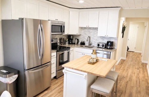 Alki House | Alki Beach Waterfront Retreat w/AC & Mountain Views