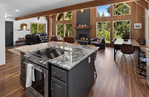 Cle Elum House | All 5 STAR Reviews! 40 Forested Acres to Rev & Relax. Fireplace/Games. Sleeps 11