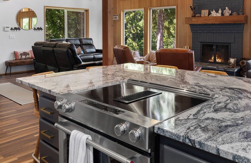 Cle Elum House | All 5 STAR Reviews! 40 Forested Acres to Rev & Relax. Fireplace/Games. Sleeps 11
