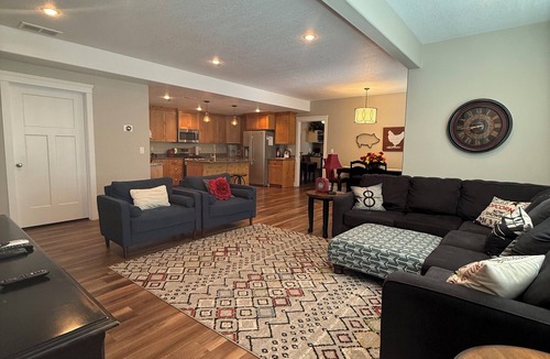 Lava Hot Springs House | All One Level Basement Unit Large Great Room Kitchen 3 bed 2 baths
