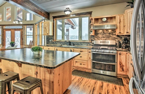 Bonners Ferry Cabin | All-Season Bonners Ferry Home w/Views