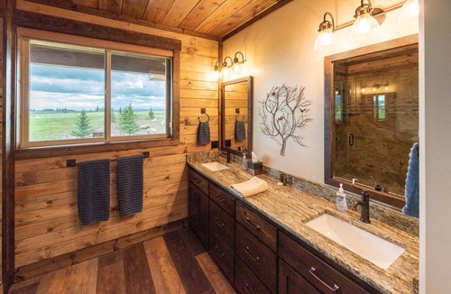 Island Park Cabin | All-Season Luxury MTN Retreat @ Lake w/Hot Tub, Sauna & Near Hiking Trails, YNP