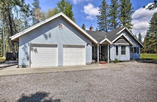 Chewelah House | All-Seasons Chewelah Home: Fish, Golf & Ski!