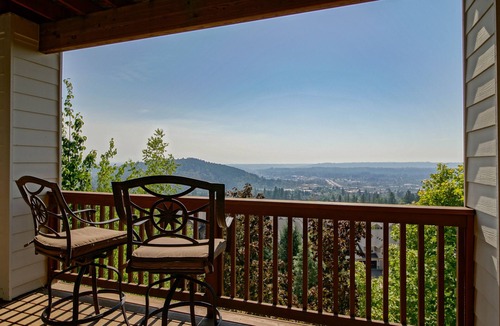 Happy Valley Apartment | All the Views: A Private BnB with VIEWS