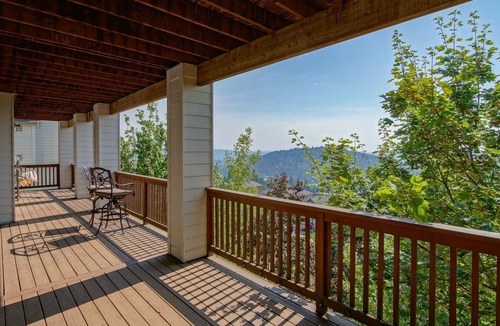 Happy Valley Apartment | All the Views: A Private BnB with VIEWS