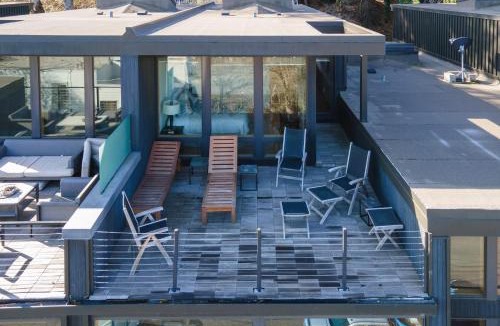 Hood River House | ALOFT Airy Design with River View