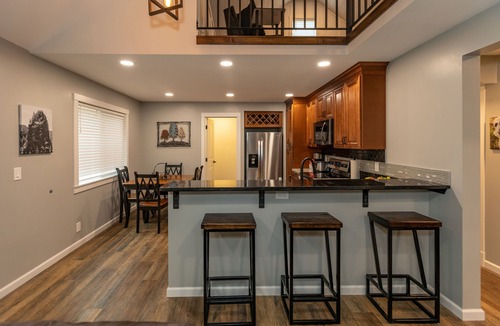 Washougal House | Alpaca Farm Retreat with Hot Tub- Little Creek Cottage