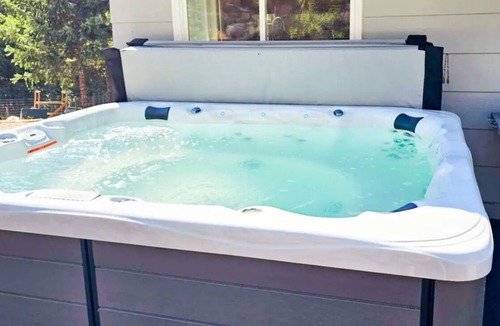 Sandpoint House | Alpacas Hot Lake View Hot Tub Near Schweitzer