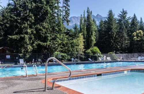 Glacier House | AlpenView | Hot Tub, Sauna, Pool + Mt. Views