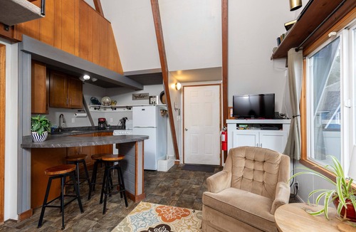 Otter Rock House | Alpine Chalet #6 Full Loft - Otter Rock, OR