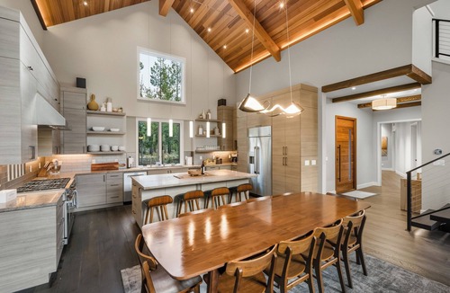 Sunriver House | Alpine Lodge Sunriver, 5 BR Luxe, SHARC, Hot Tub, King Suites, EV, Ft Rock Park