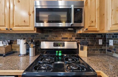 Kellogg Condo | Alpine Suite, Sauna, Pool Table & DT Kellogg