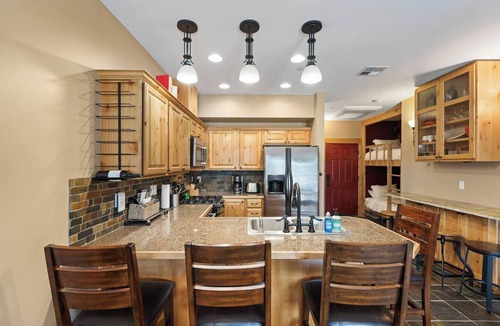Kellogg Condo | Alpine Suite, Sauna, Pool Table & DT Kellogg