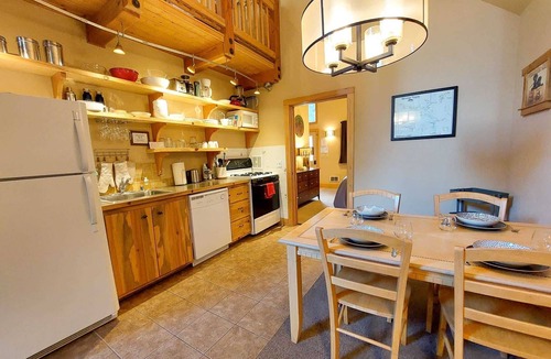 Mazama Cabin | Alpine View Cabin at Timberline Meadows in Mazama