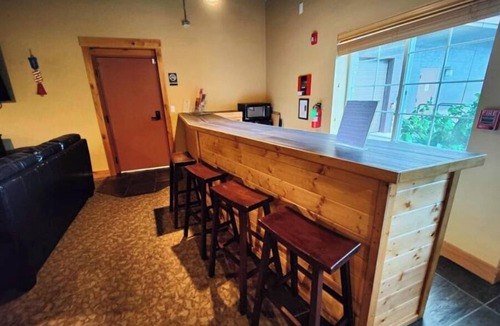 Kellogg Apartment | Alpine Village Suite w/Garage and Sauna