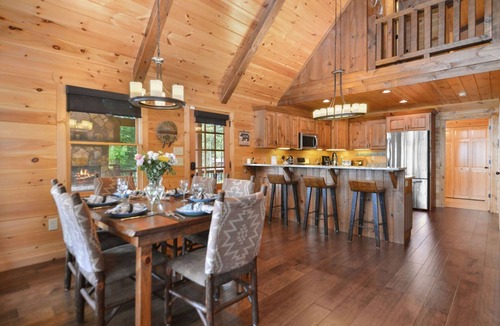 Aska Cabin | Alta Vista Views Game Room Pet Friendly