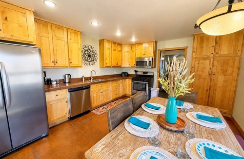 Moab South Valley House | Amazing 3 bed/3 bath:panoramic views, pool/hot tub