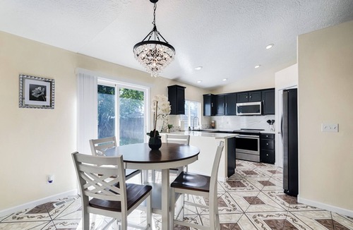 Caldwell House | Amazing 4 bedroom, home conveniently located near Snake River Valley Wineries!
