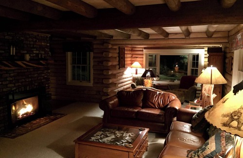 Trout Lake Cabin | Amazing 4-bedroom lodge in charming Trout Lake, WA
