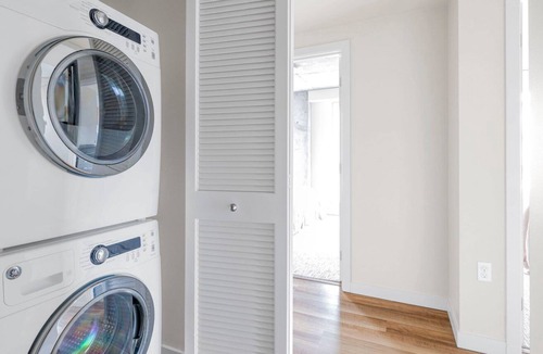 South Lake Union Apartment | Amazing Belltown 2BR w/ Gym, Rooftop Lounge, near SLU, by Blueground