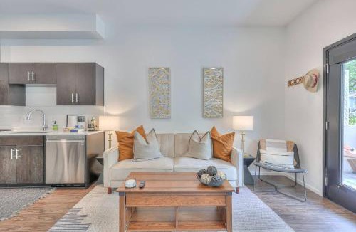 Edgehill House | Amazing Downtown Condo w Pool Free Parking 104