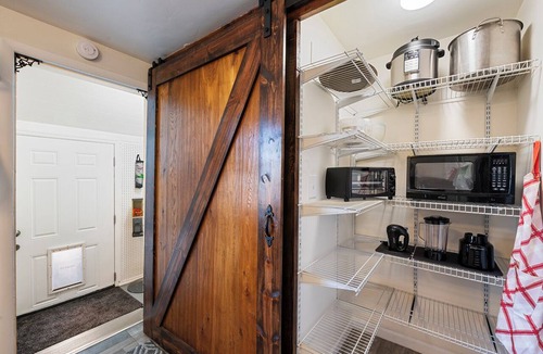 Glendale House | Amazing Location Near Airport & Downtown w/Hot Tub