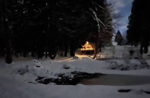 Mount Vernon Cabin | Amazing Lodge Retreat amongst a hundred acres of woods!