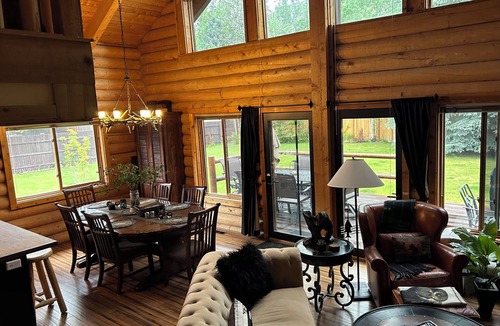 Hailey House | Amazing Log Home Retreat Hailey-Sun Valley close