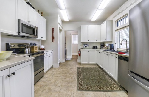 Gooding House | Amazing, luxurious, historic home in downtown Gooding, close to EVERYTHING!