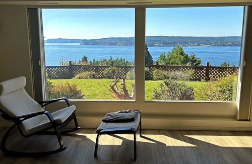 University Place House | Amazing Panoramic Water Views, Enjoy Sunsets & Relax in Tacoma area