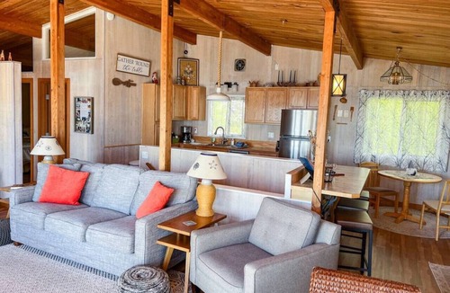 Lummi Island House | Amazing sunsets, Stunning views, beach access, cozy house, great deck