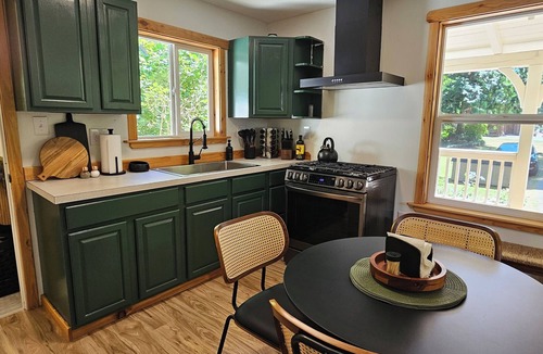 Marblemount Cabin | American Alps Cabin-Beach, Riverfront, EV charger, 2B/1Ba, North Cascade, Diablo