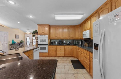 Island Park Cabin | American Bison | Yellowstone, Game Room, Hot Tub, Fire Pit + EV!