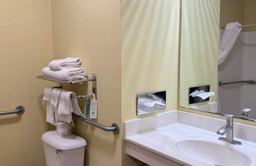 Portland Hotel | American Heritage Inn