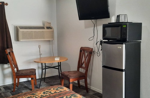 Salmon Hotel | Americas Best Value Inn Salmon