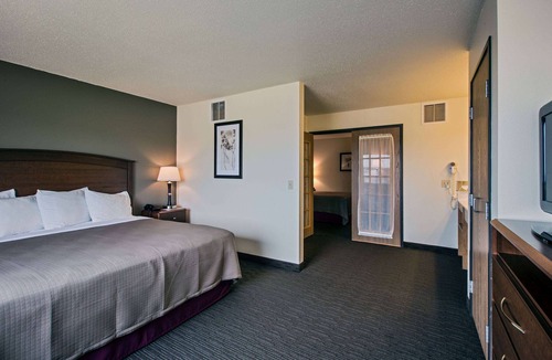 Grundy Center Hotel | AmericInn by Wyndham Grundy Center
