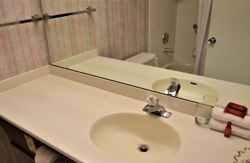 South Richland Apartment | Amon Park Studios - The Apartment with whirlpool