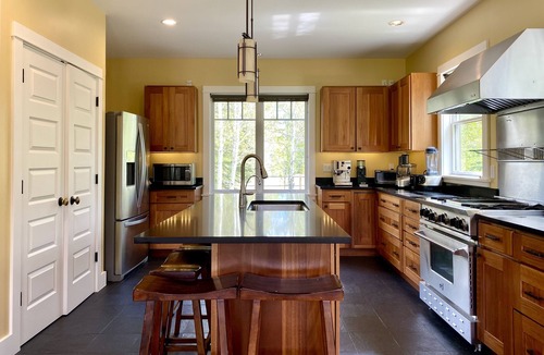 Sun Valley House | An exquisite modern home, high-end neighborhood, below the Sawtooth wilderness.