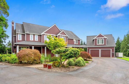 Ladd Hill House | Anbrila Vineyard House, 5-Bedroom w/Pool, Hot Tub, Mt. Hood + Vineyard Views!