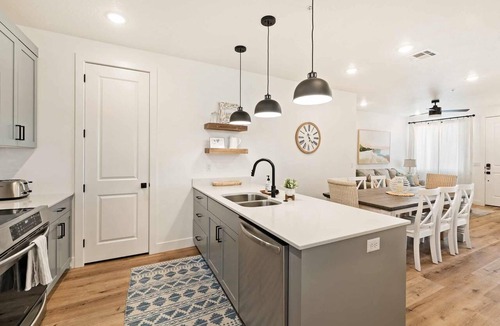St. George Condo | Anchor Oasis: Desert Color Lagoon + Beaches