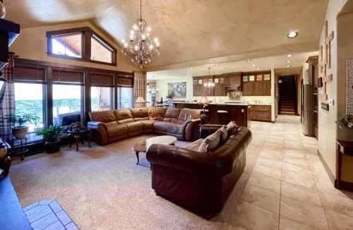 Oregon Water Wonderland House | Angler's Oasis! Group-Friendly Deschutes River Gem