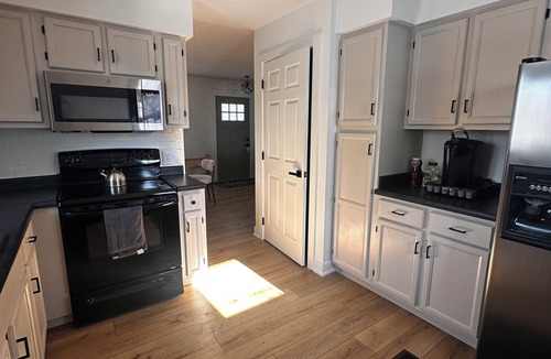Ankeny House | Ankeny’s Best/Hot tub/Theatre Room/Game Room