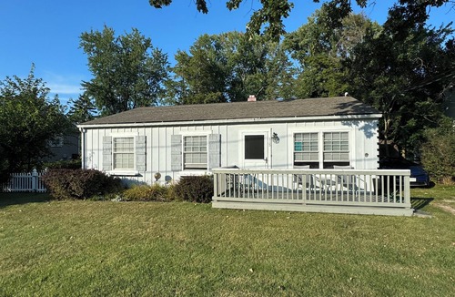 New Buffalo House | Anna's Cottage Walkable to downtown New Buffalo and the beach!