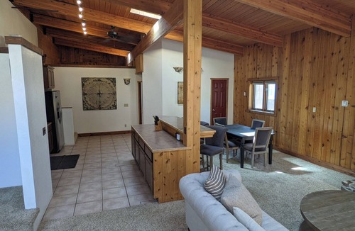 Challis Apartment | Annie Oakley's Outpost - Large 1-Bedroom in the Heart of Challis