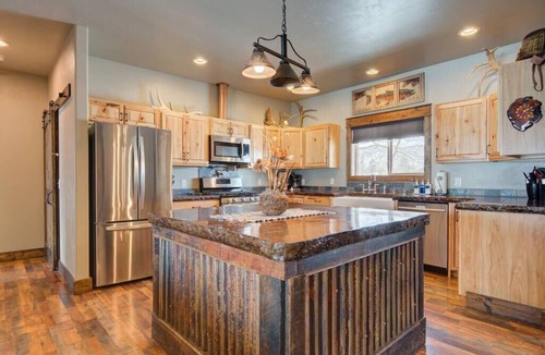 Ennis House | Antelope Crossing Home-Ennis, MT