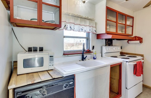 Chewalla House | 'Antique Farmhouse' in Bethel Springs on Half-Acre