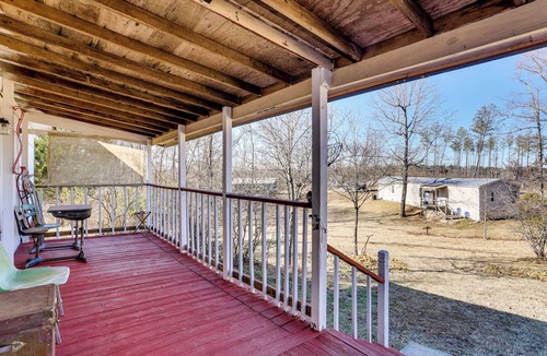 Chewalla House | 'Antique Farmhouse' in Bethel Springs on Half-Acre