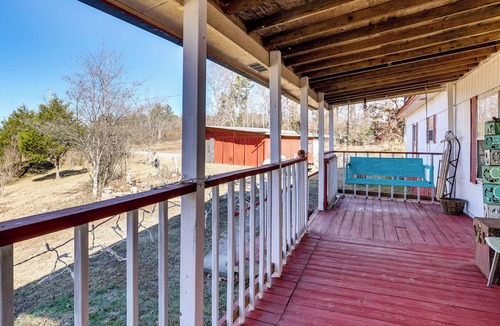 Chewalla House | 'Antique Farmhouse' in Bethel Springs on Half-Acre