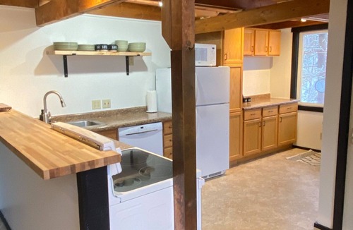 Upson Cabin | Apres’ Haus: Comfy A-Frame centrally located in Whitecap Village with fireplace