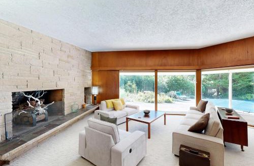 Sylvan-Highlands House | Arboretum Retreat